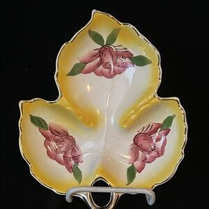VTG MC Leaf Shape Divided Nut or Candy Bowl